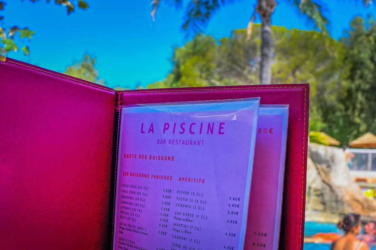 la carte du restaurant pres de la piscine