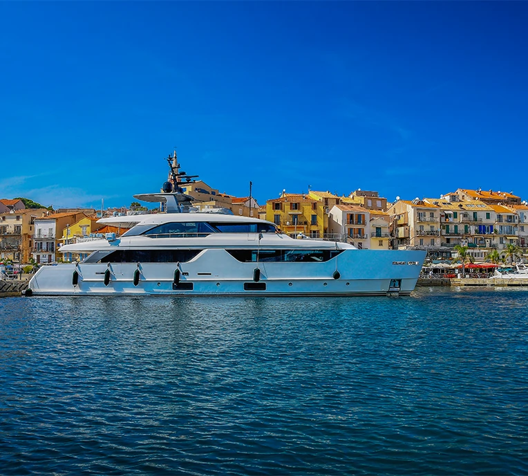 le port de calvi en corse