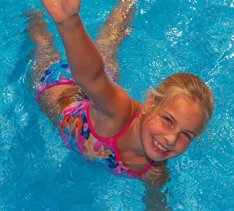 les plus petits se retrouvent dans la pataugeoire