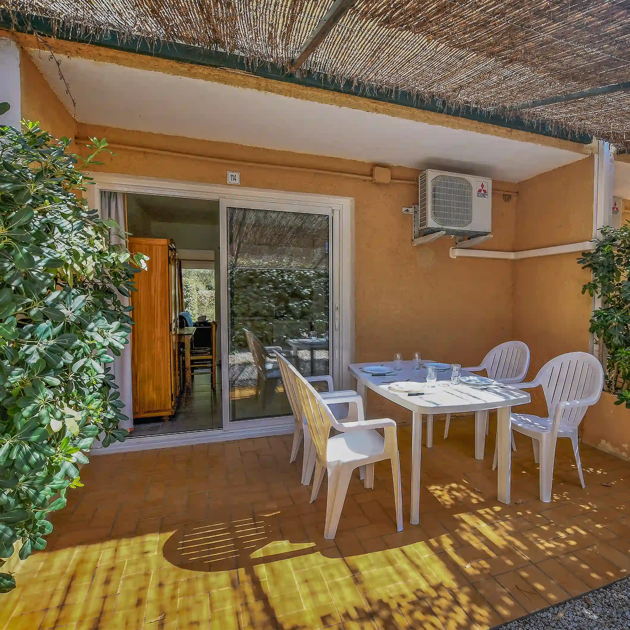 profiter du soleil corse sur votre terrasse residence les castors