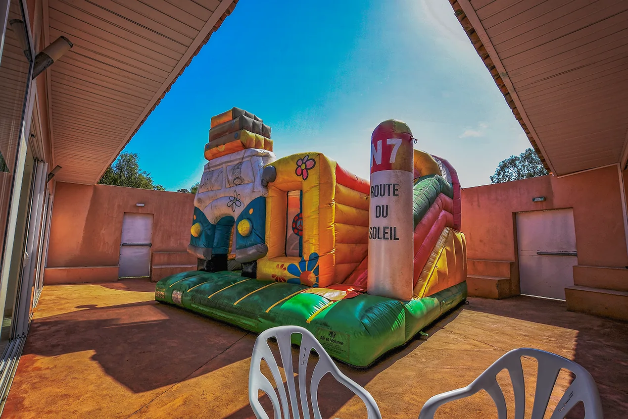 structures gonflables pour les enfants camping les castors